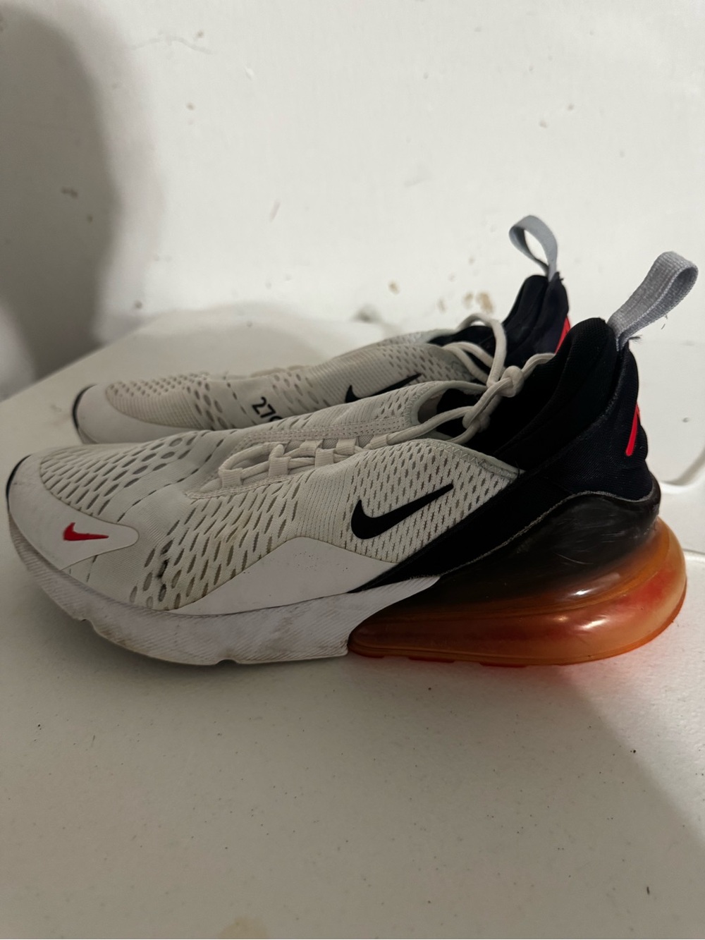 Nike Men‘s White and Black Air Max 270 with Red Heel size 10.5